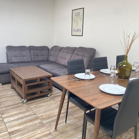 Privates & Gemuetliches Appartement Inklusive Parkplatz 德伦施泰因富特 外观 照片